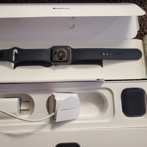 Apple Watch Gen 5 Series 5 Cell 40mm Space Gray Al - Picture 5 of 8
